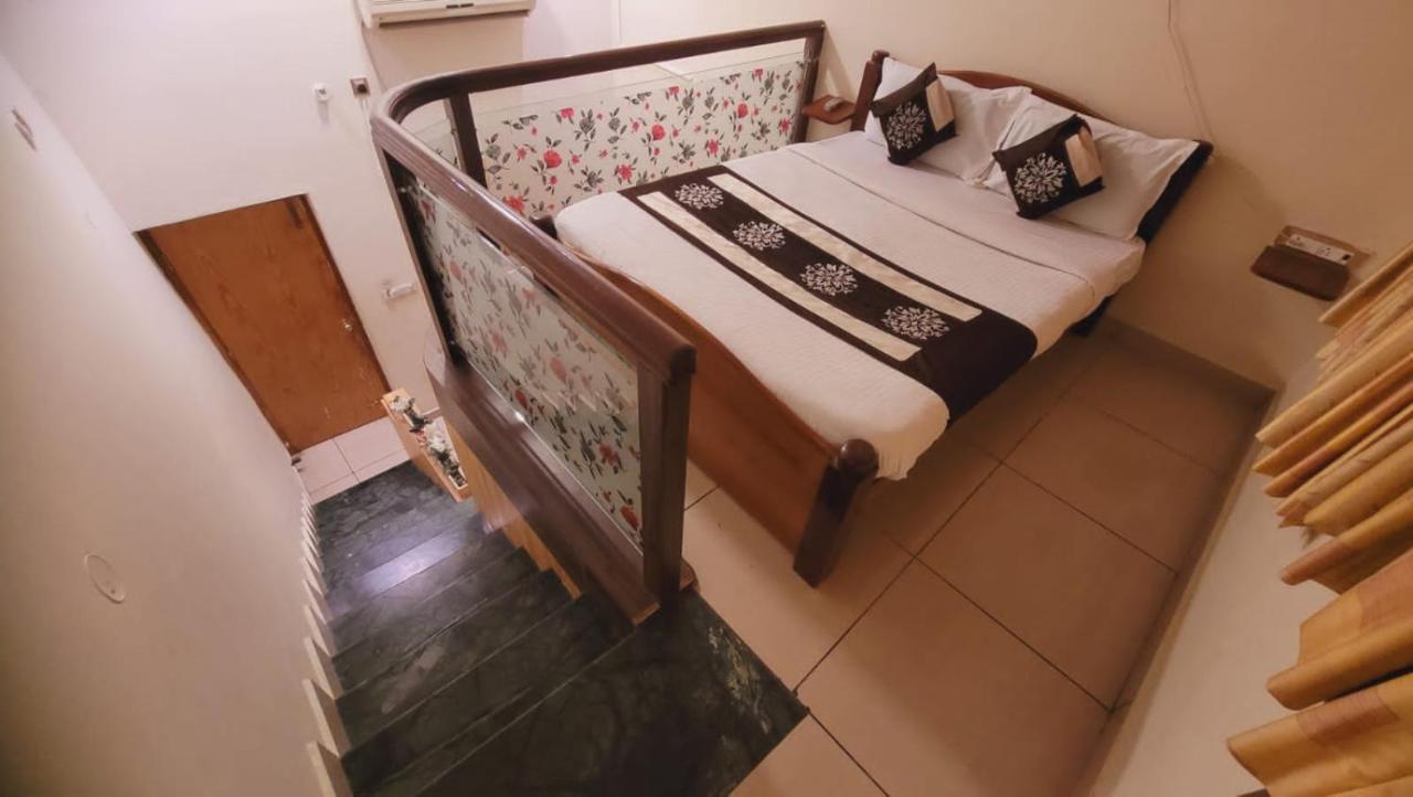 New Jaganmohana Comforts Mysore Esterno foto